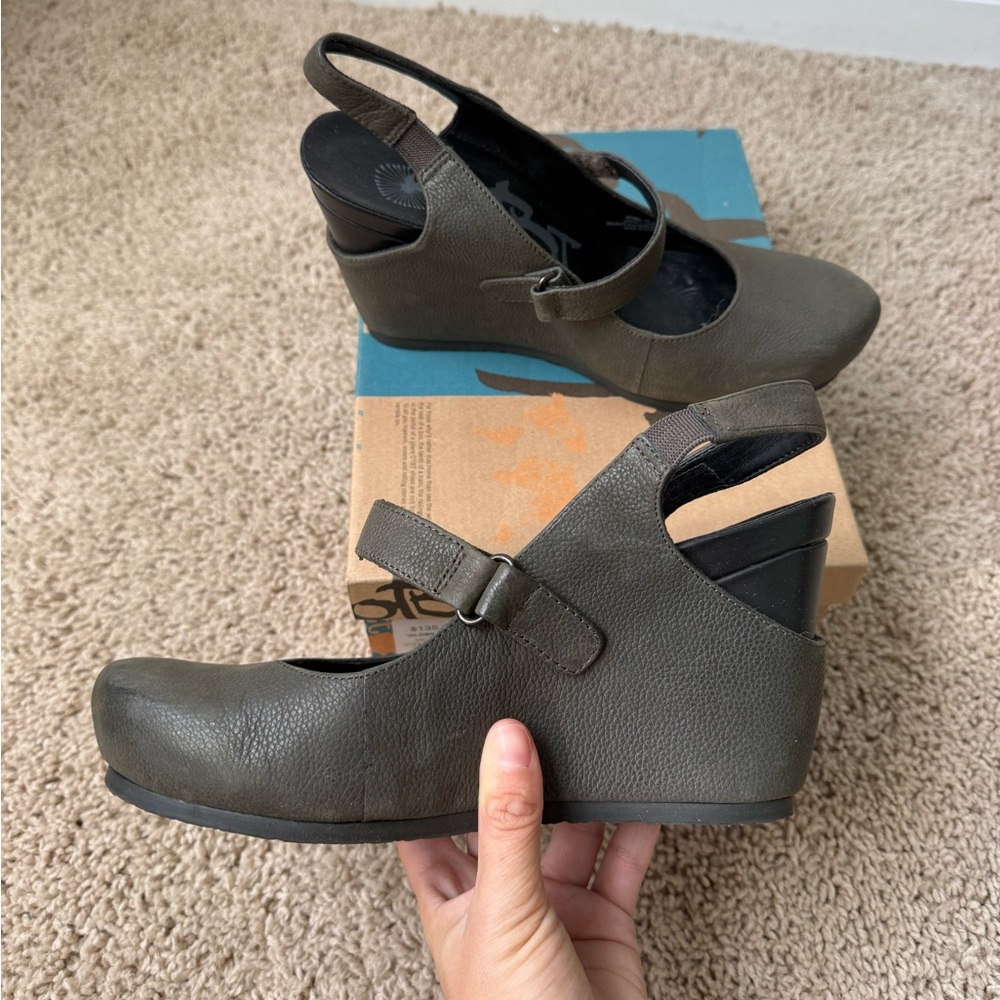 OTBT Women's Olive Wedge Shoes
